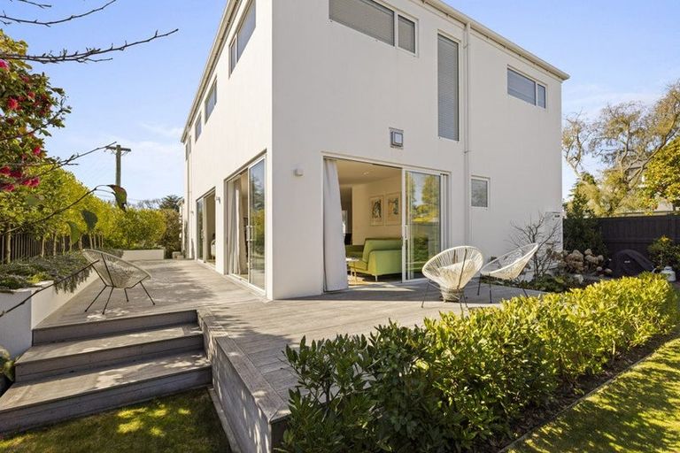 Photo of property in 17 Strowan Road, Strowan, Christchurch, 8052