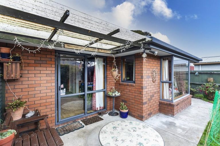 Photo of property in 2/14 Farquhars Road, Redwood, Christchurch, 8051