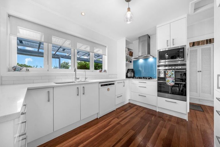 Photo of property in 43 Waimumu Road, Massey, Auckland, 0614