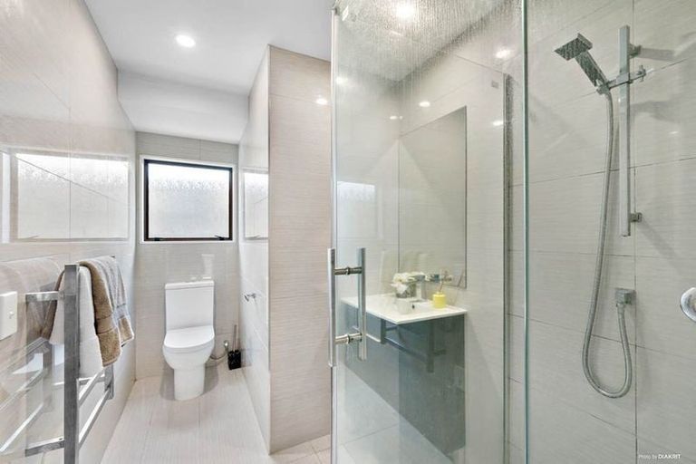 Photo of property in 2/14 Roberts Road, Te Atatu South, Auckland, 0610