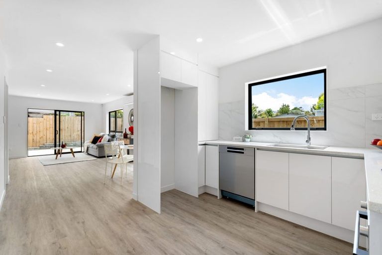 Photo of property in 89c Oreil Avenue, West Harbour, Auckland, 0618