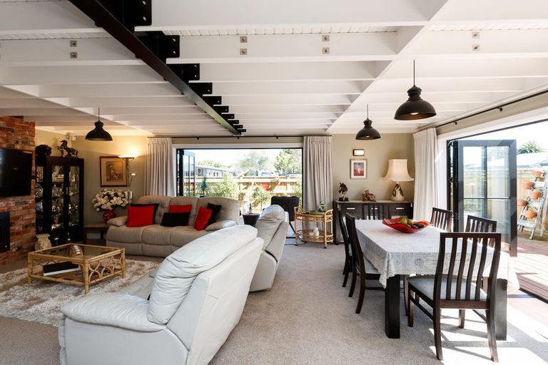 Photo of property in 5 Colombo Street, Hokowhitu, Palmerston North, 4410