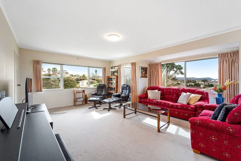 Photo of property in 10 Fairway Avenue, Red Beach, 0932