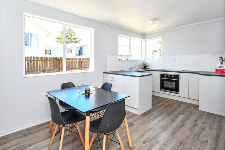 Photo of property in 2/18 Silver Creek Road, Weymouth, Auckland, 2103