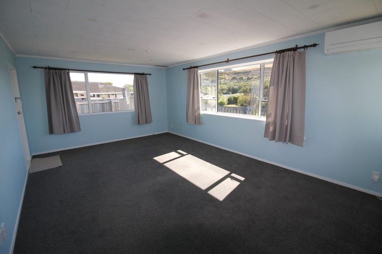 Photo of property in 14b Bayswater Place, Newlands, Wellington, 6037