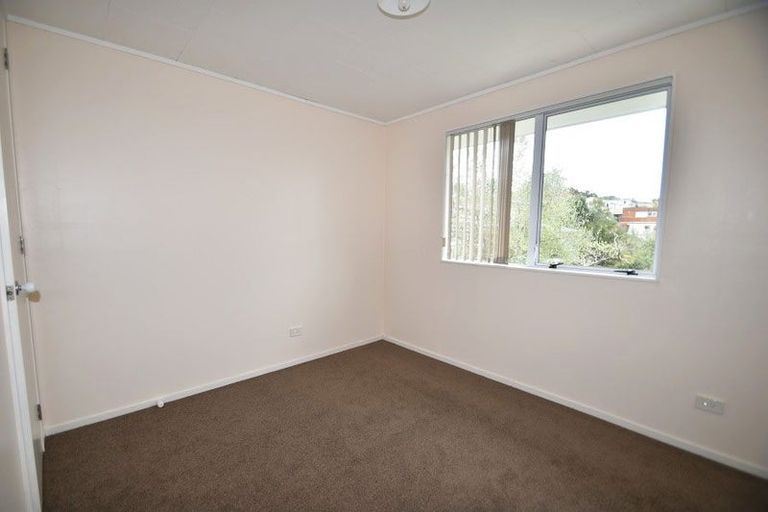 Photo of property in 2/2 Mcdowell Crescent, Hillcrest, Auckland, 0626
