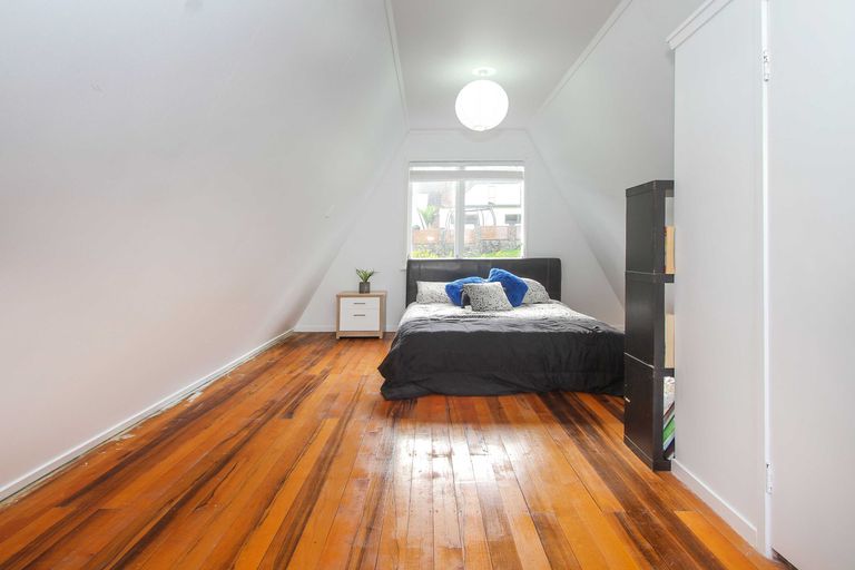 Photo of property in 120 Park Hill Road, Birkenhead, Auckland, 0626