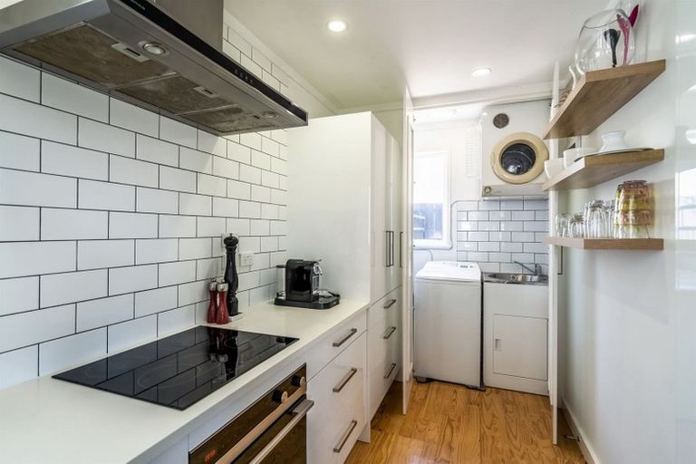 Photo of property in 8 Castleton Street, Birkdale, Auckland, 0626