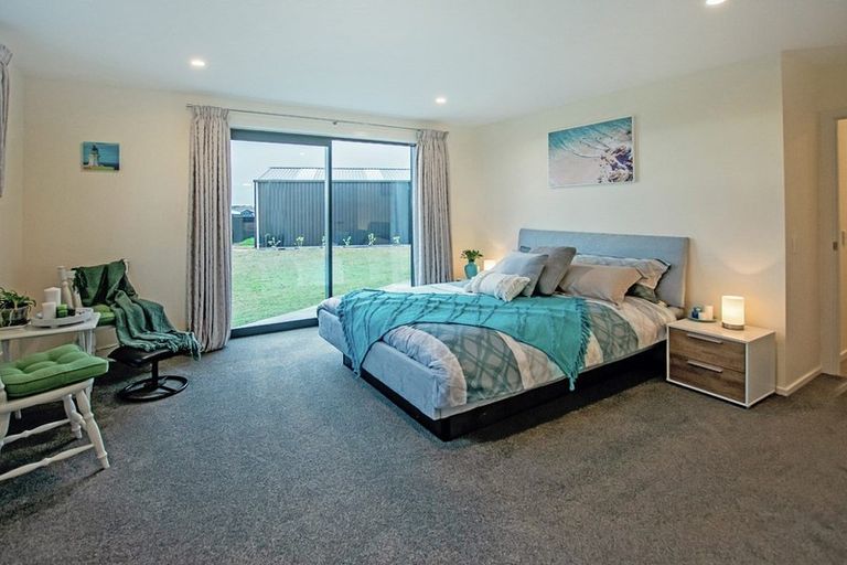 Photo of property in 8 Chatham Rise, Seaward Bush, Invercargill, 9812