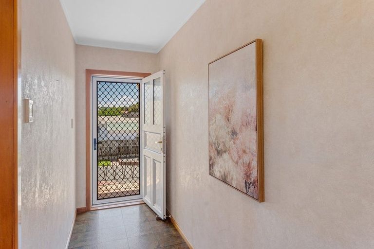 Photo of property in 10 Walton Road, Paraparaumu Beach, Paraparaumu, 5032