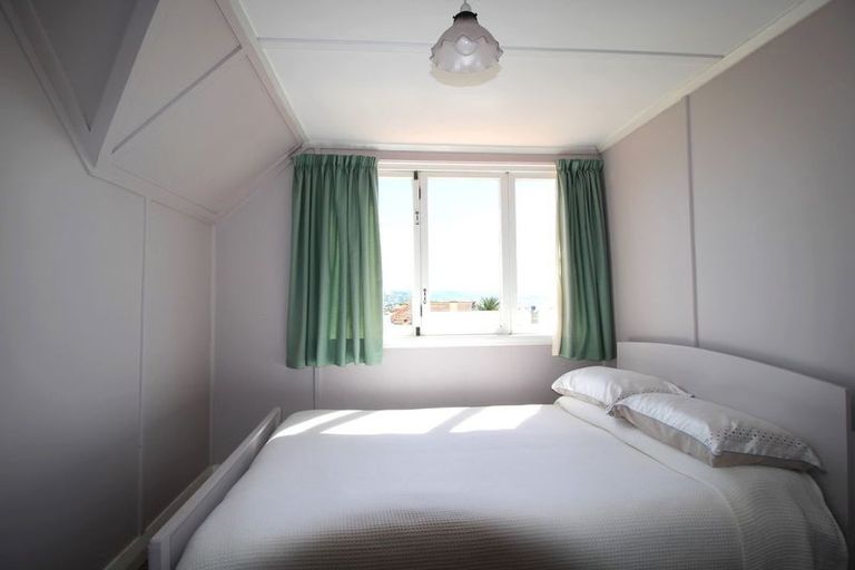 Photo of property in 76 Wharfe Street, South Hill, Oamaru, 9400