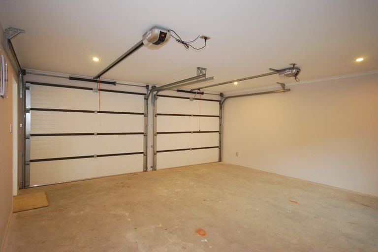 Photo of property in 8 Whekau Drive, Takanini, 2112