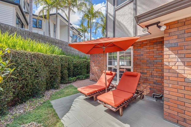 Photo of property in 32 Reflection Drive, West Harbour, Auckland, 0618