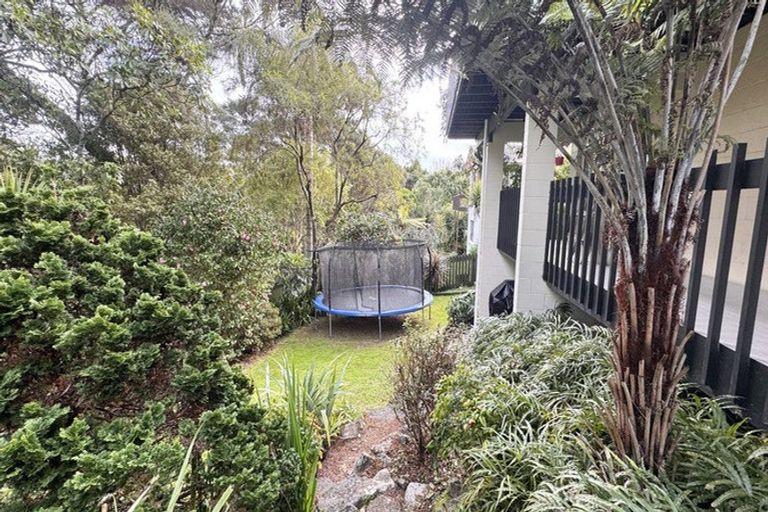 Photo of property in 8 Langstone Place, Chatswood, Auckland, 0626