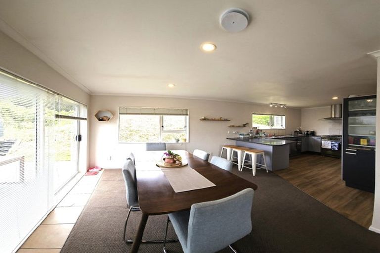 Photo of property in 93a Taylor Terrace, Tawa, Wellington, 5028