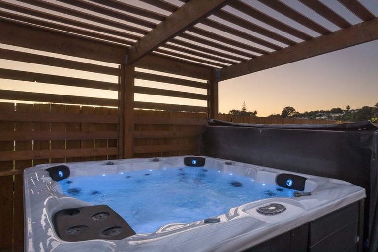 Photo of property in 12 Sandleigh Drive, Athenree, Waihi Beach, 3177