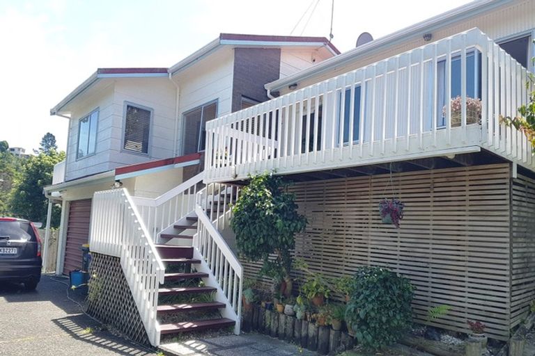 Photo of property in 38 Deverell Place, Northcross, Auckland, 0632