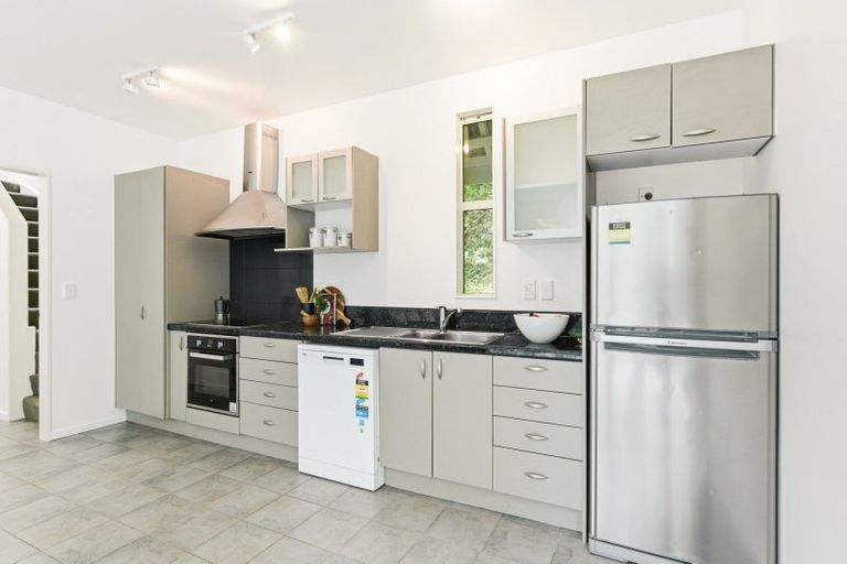 Photo of property in 2/39 Onslow Road, Khandallah, Wellington, 6035