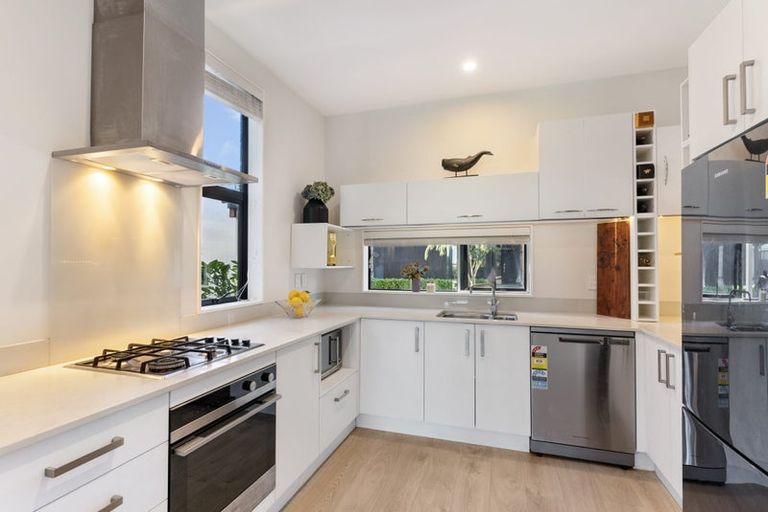 Photo of property in 17 Battalion Drive, Papakura, 2110