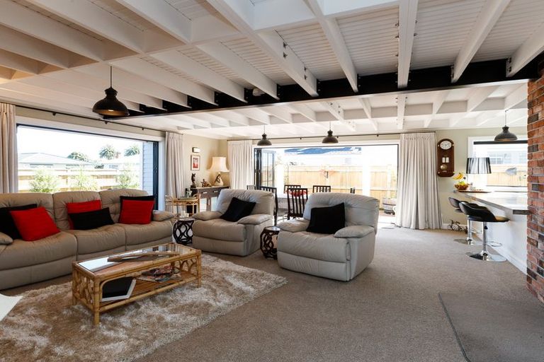 Photo of property in 5 Colombo Street, Hokowhitu, Palmerston North, 4410