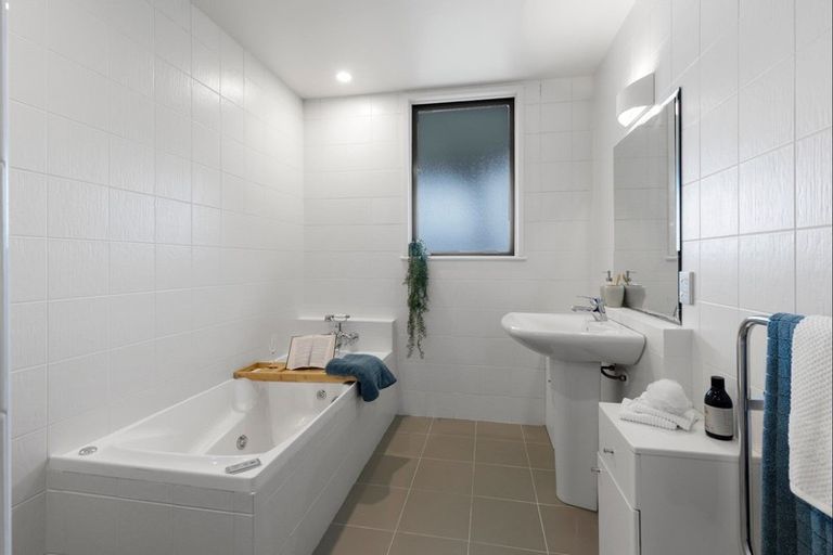 Photo of property in 56a Belfast Terrace, Queenstown, 9300