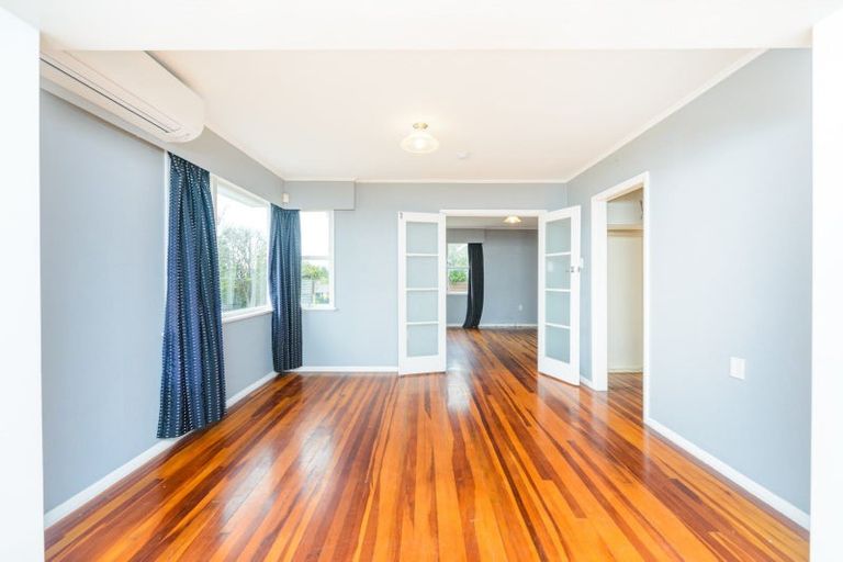 Photo of property in 5 Snowdon Avenue, Terrace End, Palmerston North, 4410