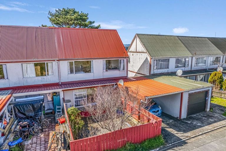 Photo of property in 19 Hollydale Grove, Churton Park, Wellington, 6037