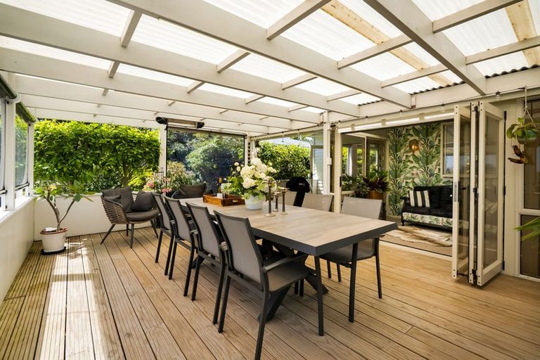 Photo of property in 22 Awanui Street, Merrilands, New Plymouth, 4312