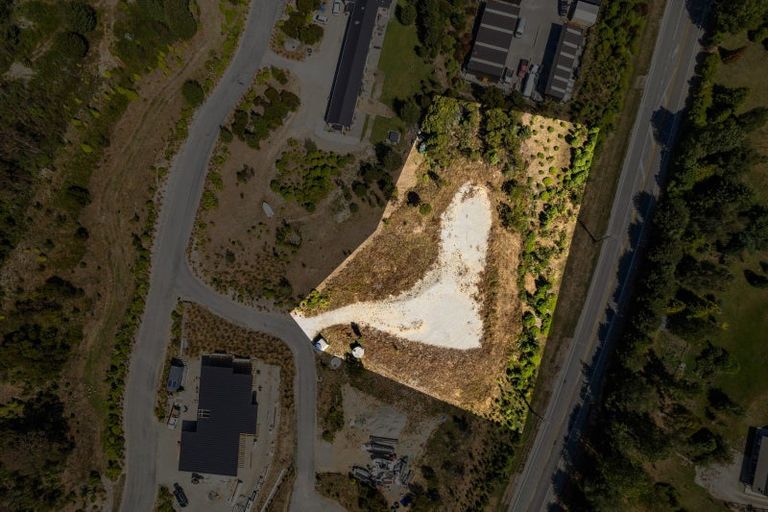 Photo of property in 17 Peregrine Falcon Road, Mount Creighton, Queenstown, 9371