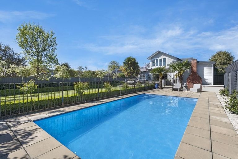 Photo of property in 77 Idris Road, Fendalton, Christchurch, 8052