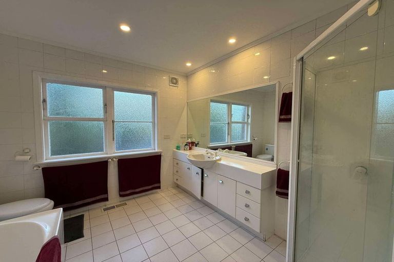 Photo of property in 17 Rakeiora Grove, Korokoro, Lower Hutt, 5012