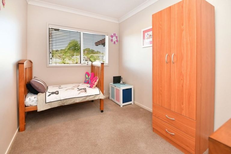 Photo of property in 12 Astor Place, Orewa, 0931