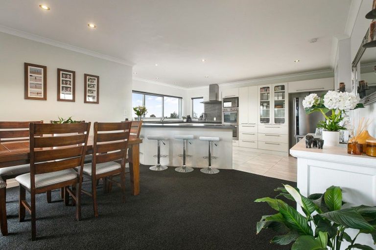 Photo of property in 12 Haden Place, Omokoroa, 3114