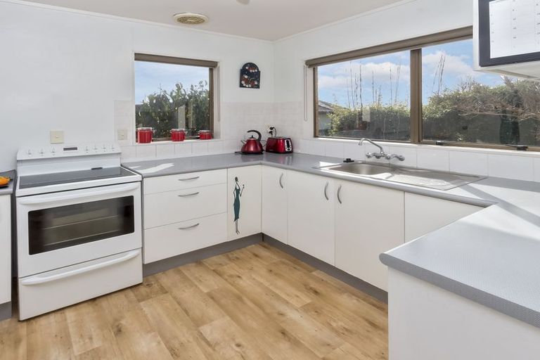 Photo of property in 2/39 Majesty Place, Half Moon Bay, Auckland, 2012