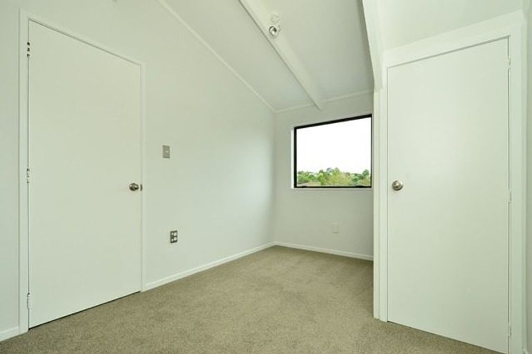Photo of property in 12 Midgley Road, West Harbour, Auckland, 0618
