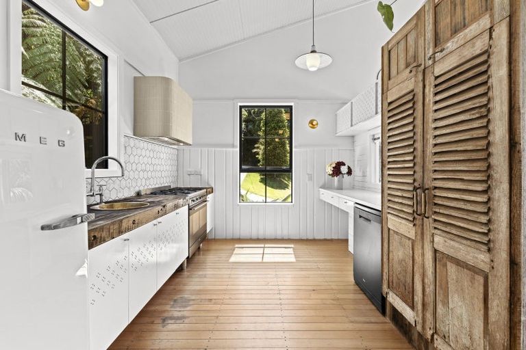 Photo of property in 18-22 Dixon Street, Oakura, 4314