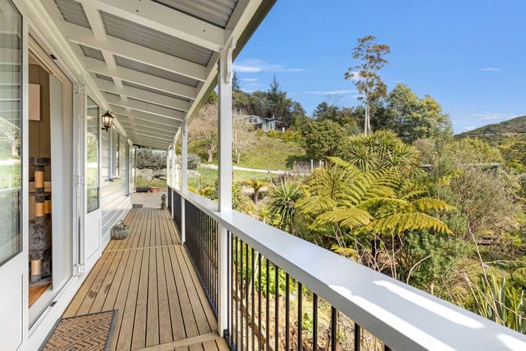 Photo of property in 16 Angle Street, Picton, 7220