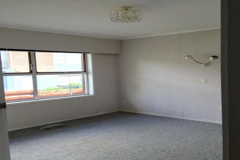 Photo of property in 1/240 Forrest Hill Road, Forrest Hill, Auckland, 0620