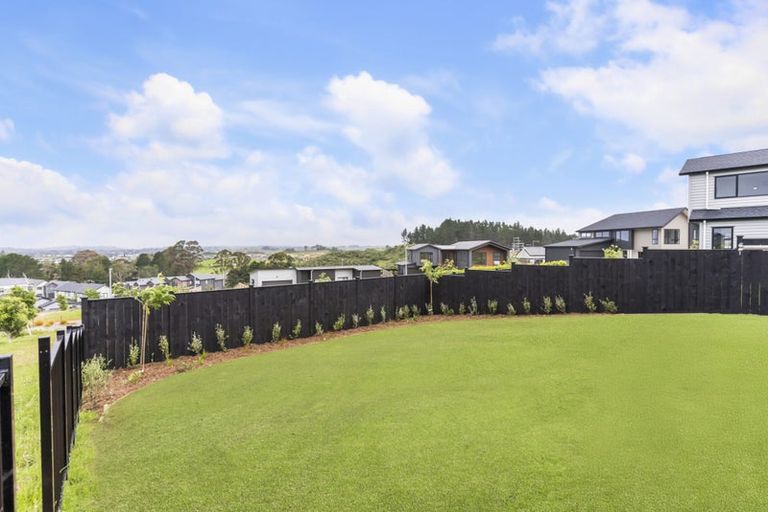 Photo of property in 33 Kikorangi Drive, Wainui, Silverdale, 0992