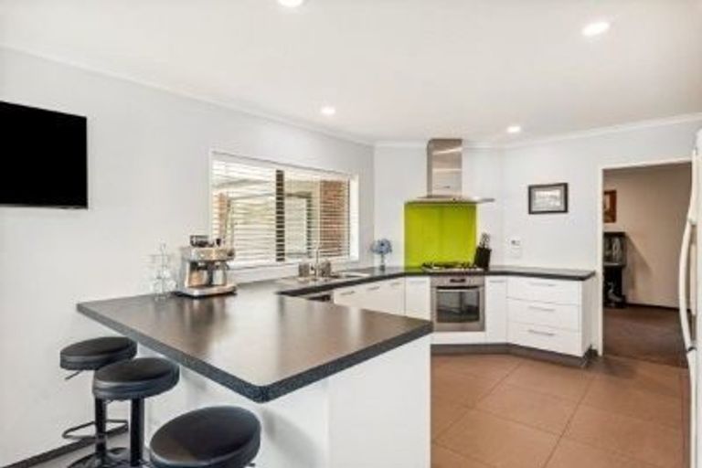 Photo of property in 125 Realm Drive, Paraparaumu, 5032