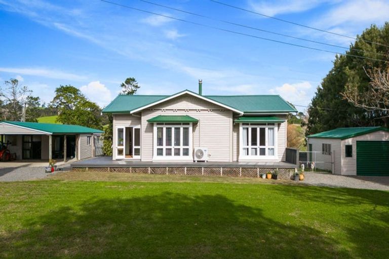 Photo of property in 124 Kanohi Road, Kaukapakapa, 0873