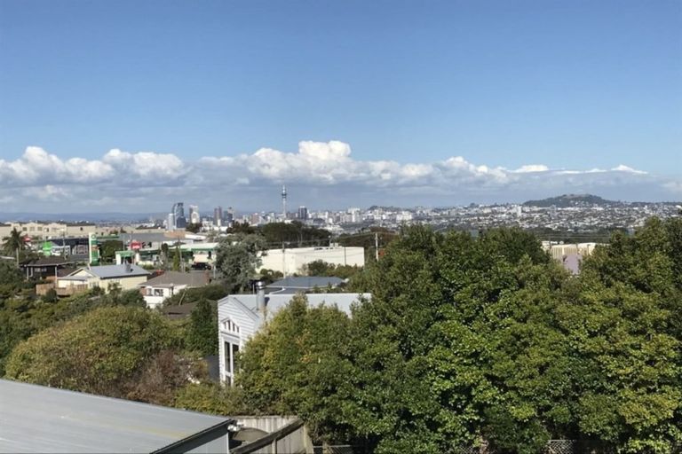 Photo of property in 27 Waipa Street, Birkenhead, Auckland, 0626