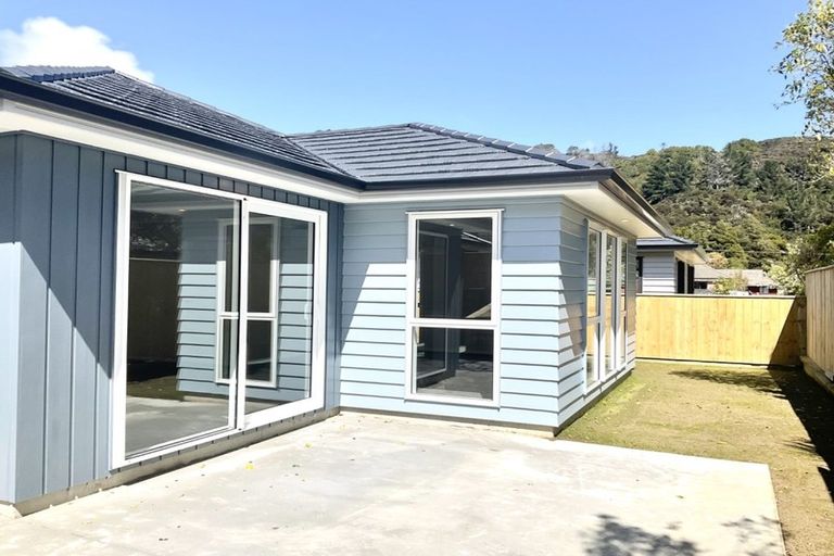 Photo of property in 92a Horoeka Street, Stokes Valley, Lower Hutt, 5019