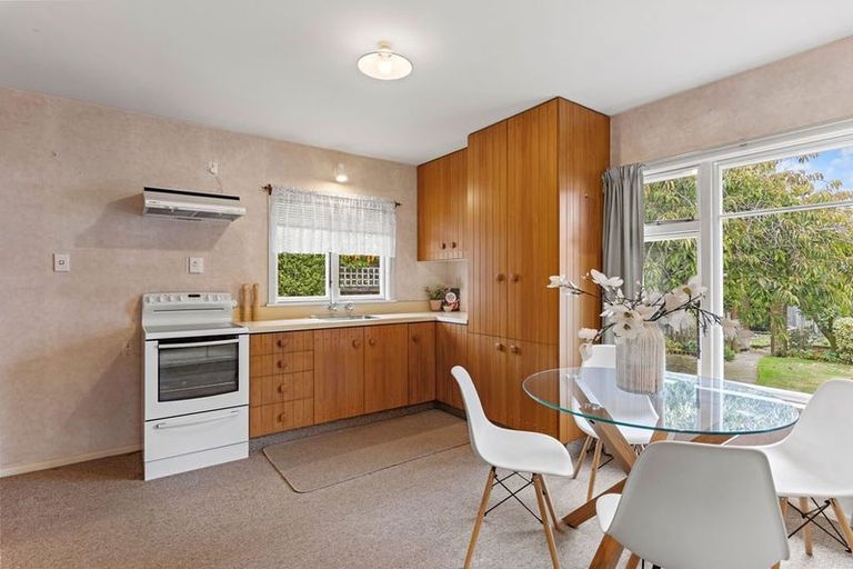 Photo of property in 35 Liverton Crescent, Bishopdale, Christchurch, 8053