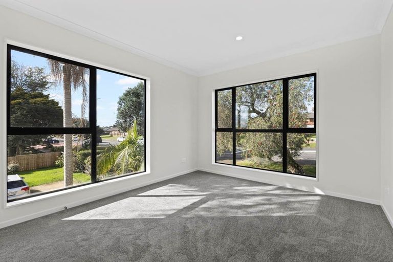 Photo of property in 543b Massey Road, Mangere, Auckland, 2022