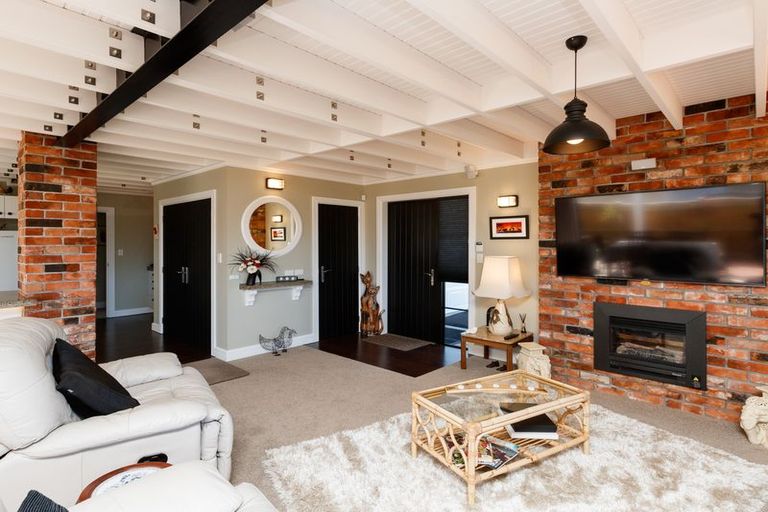 Photo of property in 5 Colombo Street, Hokowhitu, Palmerston North, 4410