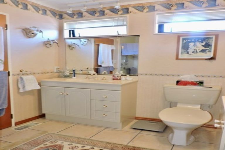 Photo of property in 12 Ordley Grove, Tawa, Wellington, 5028