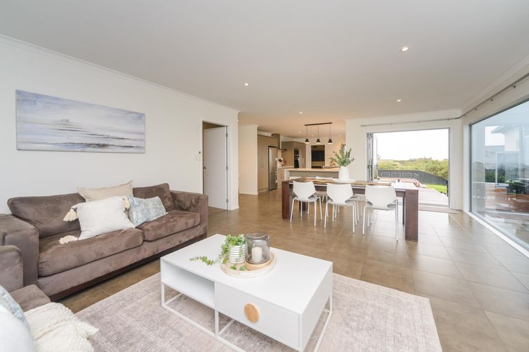 Photo of property in 78 Cashmere Drive, Fitzherbert, Palmerston North, 4410