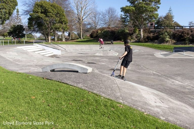 Photo of property in 419 Pakuranga Road, Pakuranga Heights, Auckland, 2010