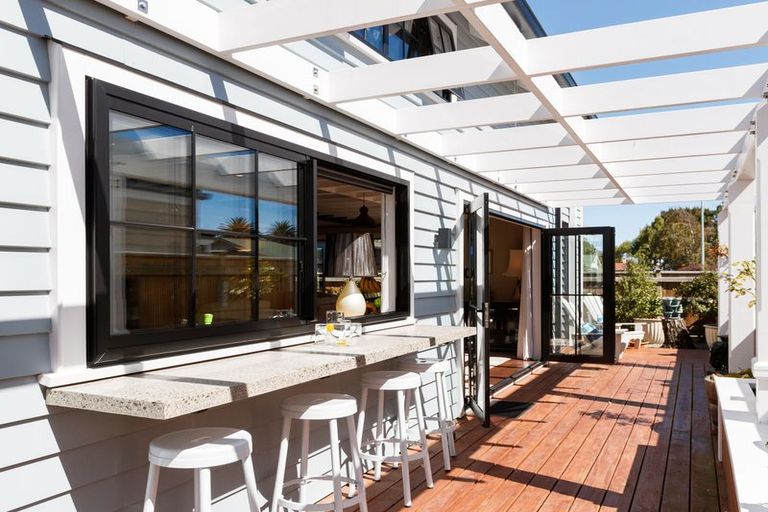 Photo of property in 5 Colombo Street, Hokowhitu, Palmerston North, 4410